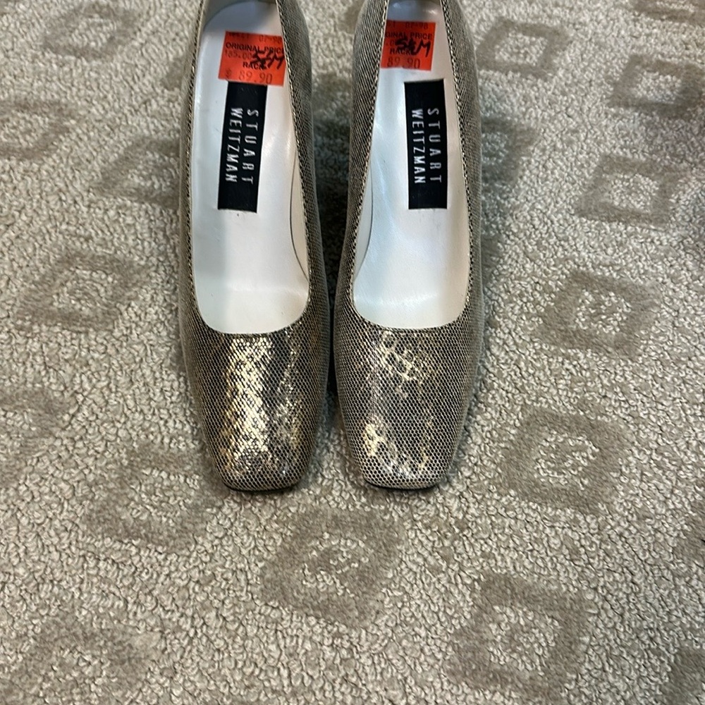 NWT - Stuart Weitzman Gold Heels (5.5)